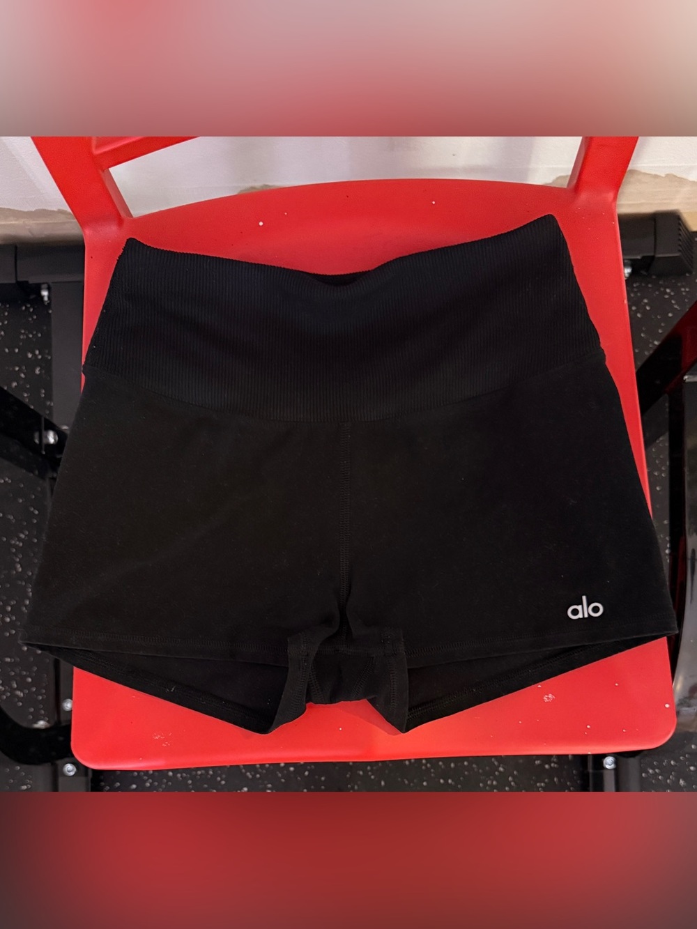 Alo Yoga Black High-Waisted Ribbed Waistband Shorts – Size Medium